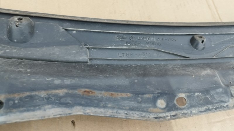 Решетка под лобовое стекло Nissan Sunny 1999 GF-FB15