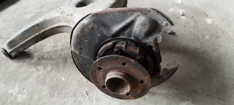 Кулак поворотный Mercedes-Benz w123 1984