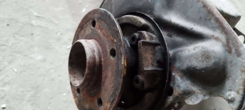Кулак поворотный Mercedes-Benz w123 1984