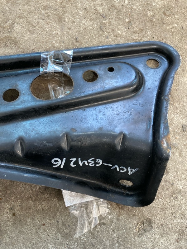 Крепление подрамника Toyota Camry 2009 ACV 40