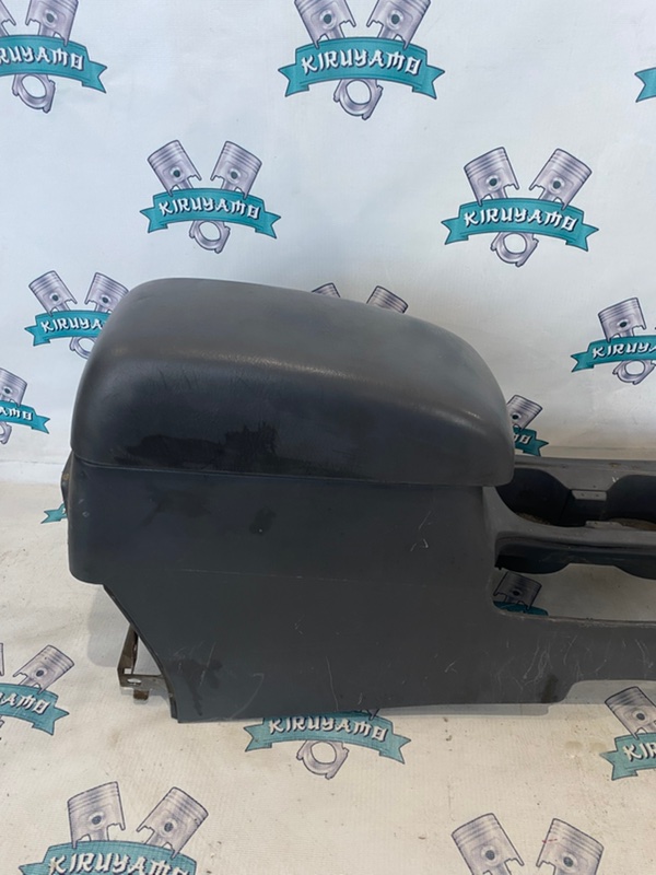 Бардачок между сиденьями Nissan Sunny 1999 GF-FB15