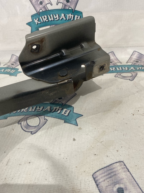 Петля двери багажника Nissan Sunny 1999 GF-FB15