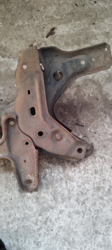 Балка подвески Ford Courier