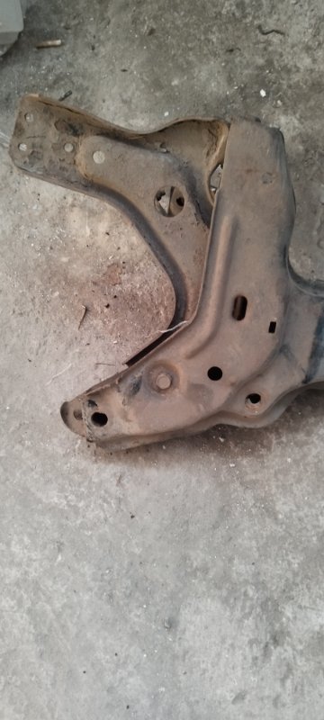 Балка подвески Ford Courier