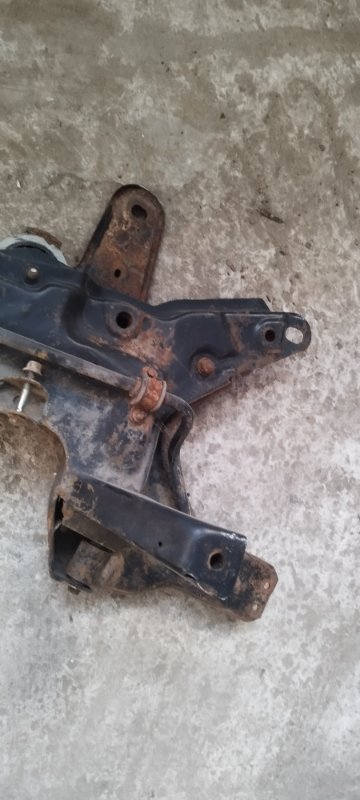 Балка подвески Ford Courier