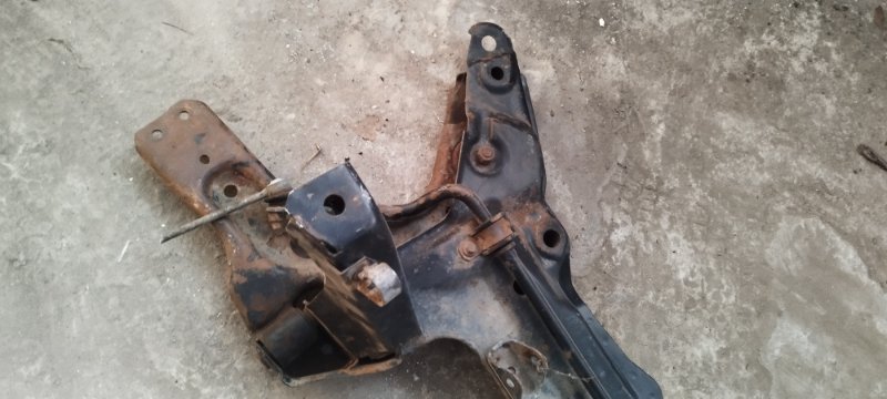 Балка подвески Ford Courier