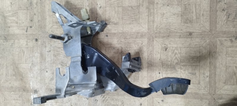 Педаль тормоза Volkswagen Passat 1998 B5
