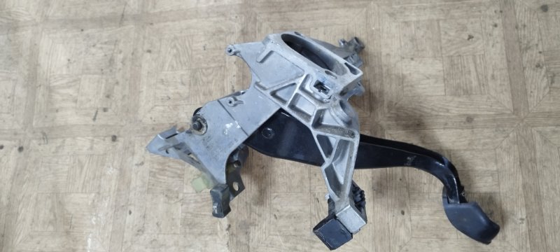 Педаль тормоза Volkswagen Passat 1998 B5