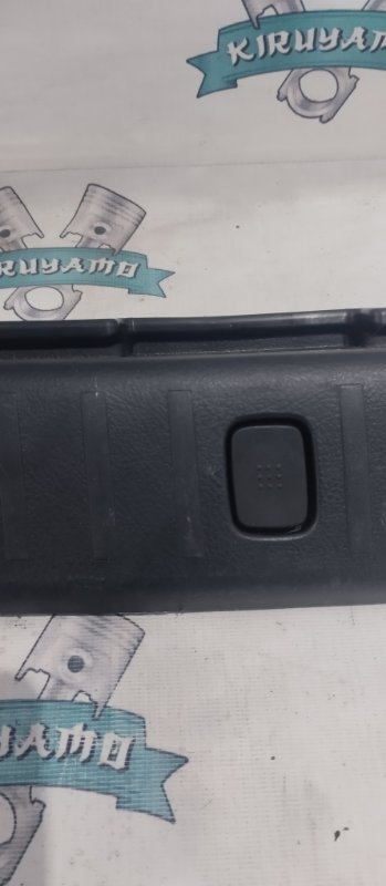 Накладка замка багажника Toyota Harrier 2005 GSU35W