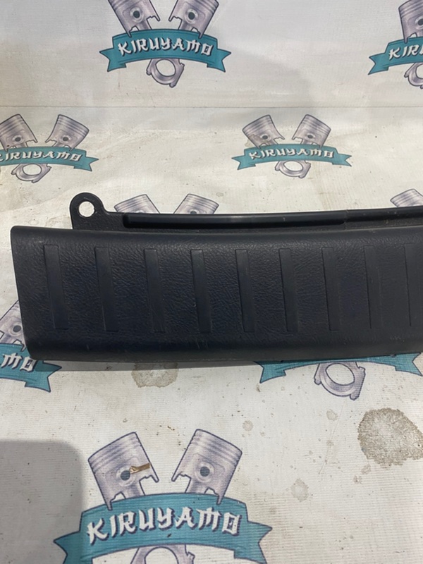 Накладка замка багажника Toyota Harrier 2006 GSU36W
