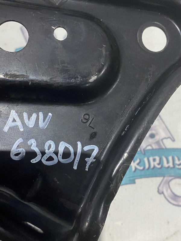 Крепление подрамника Toyota camry 2011 AVV50