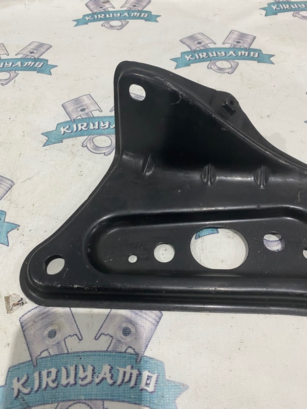 Крепление подрамника Toyota camry 2011 AVV50
