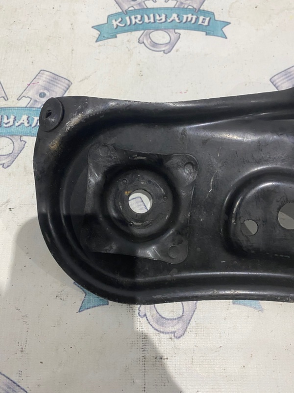 Крепление подрамника Toyota camry 2011 AVV50