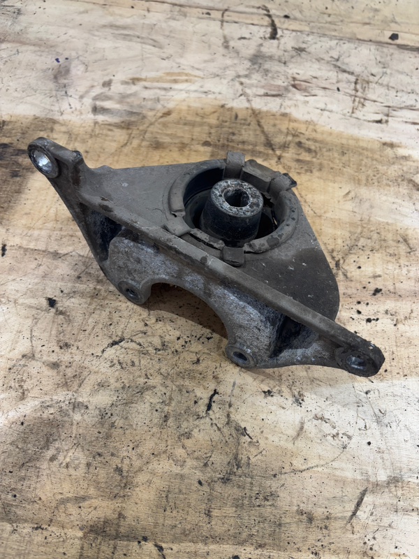 Подушка МКПП Fiat Punto 2000 188
