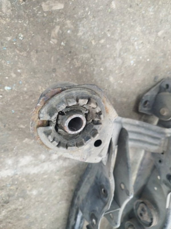 Балка подвески Toyota Harrier 2006 2