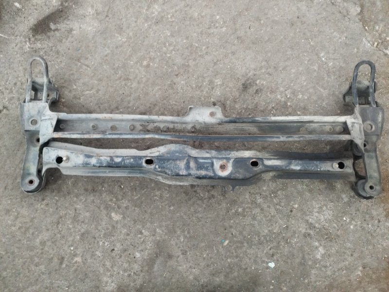 Балка под радиатор Volkswagen Passat B3