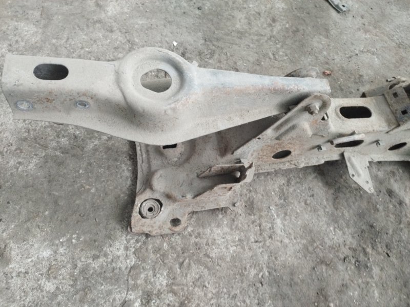 Балка подвески Peugeot 406