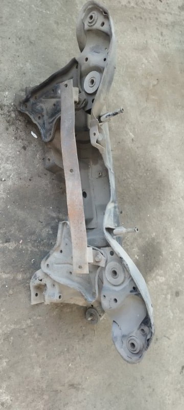 Балка подвески Mitsubishi Galant 2001 8