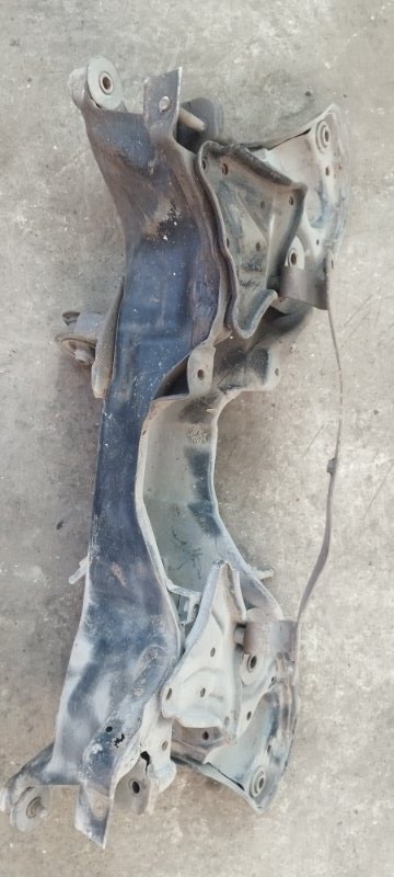Балка подвески Mitsubishi Galant 2001 8