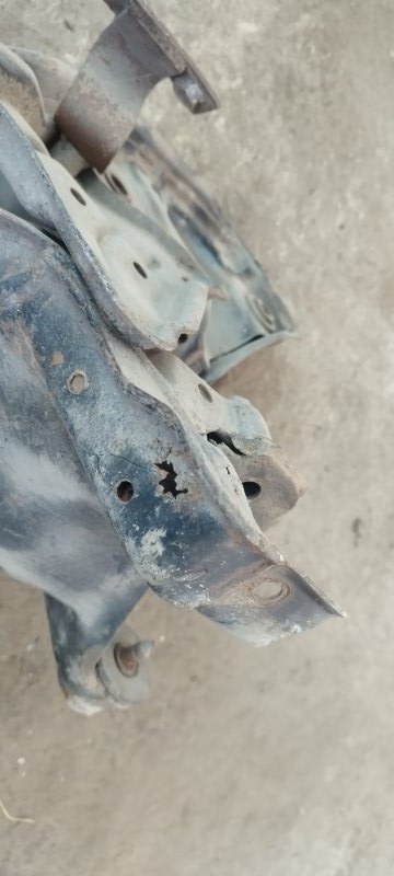 Балка подвески Mitsubishi Galant 2001 8