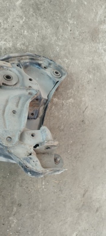Балка подвески Mitsubishi Galant 2001 8