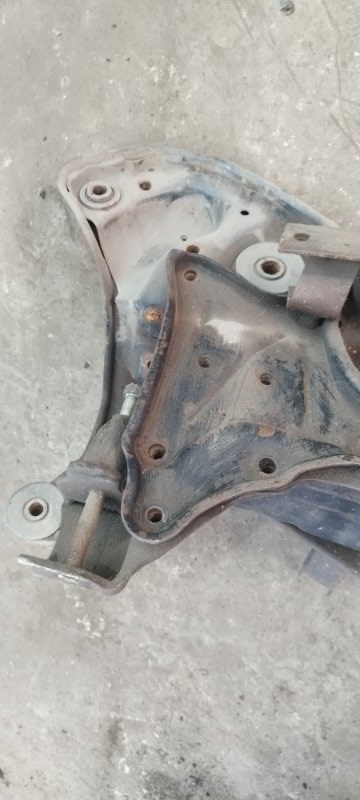 Балка подвески Mitsubishi Galant 2001 8