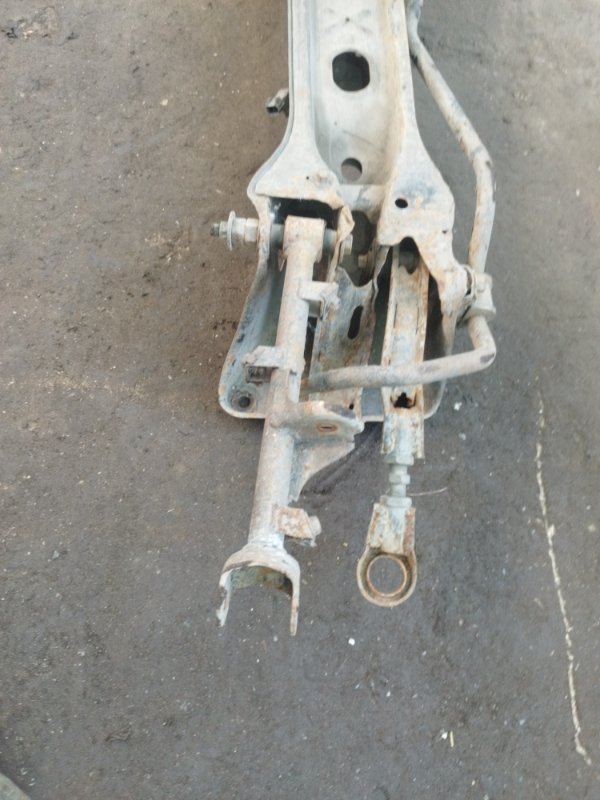 Балка подвески Mitsubishi Galant 2001 8