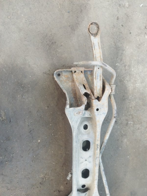 Балка подвески Mitsubishi Galant 2001 8