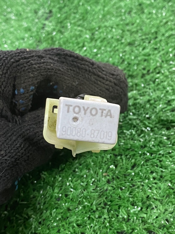 Реле Toyota Avensis T25