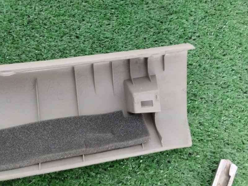 Накладка на стойку кузова Toyota Prius 2007 NHW20