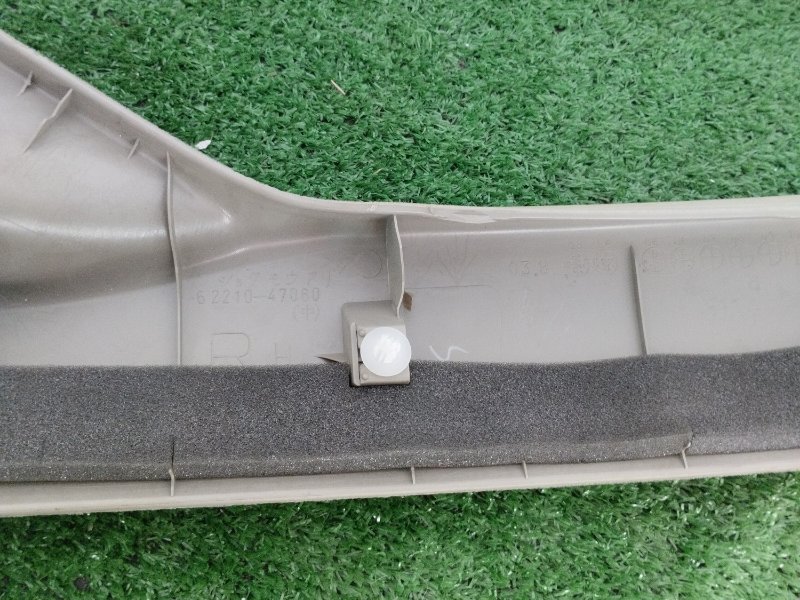 Накладка на стойку кузова Toyota Prius 2007 NHW20