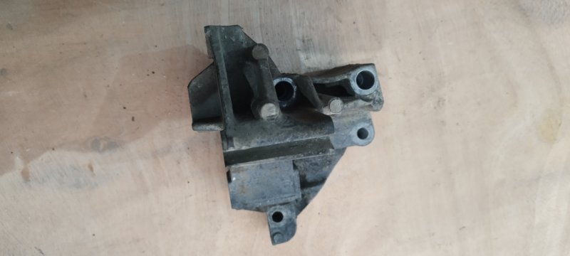 Кронштейн двигателя Ford Focus 1 1