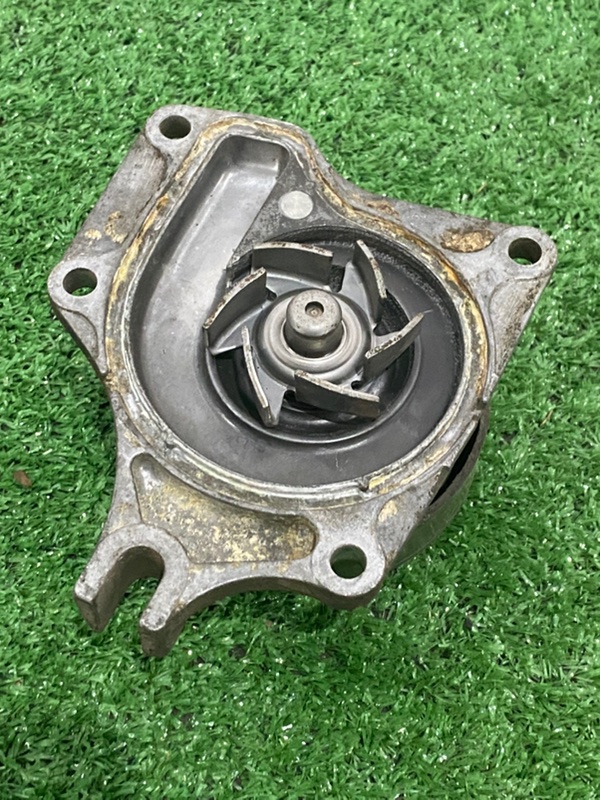 Помпа Mazda 3 BK