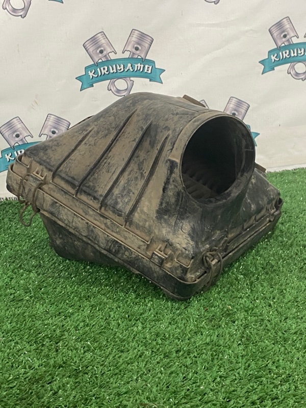 Корпус воздушного фильтра Mitsubishi Pajero 2