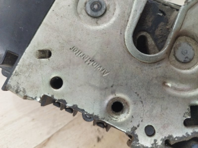 Замок боковой двери Peugeot 206