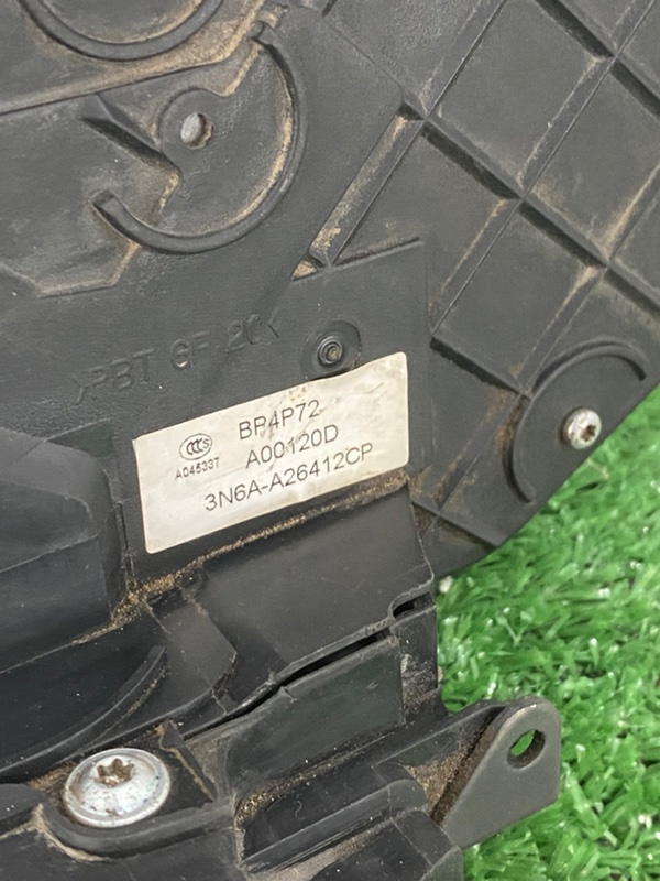 Замок боковой двери Mazda 3 BK