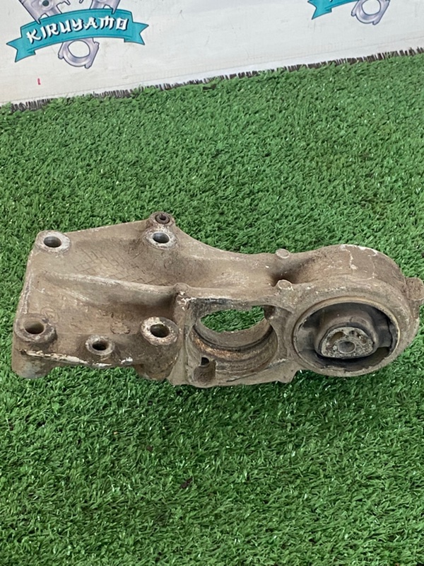 Кронштейн привода Citroen Xsara