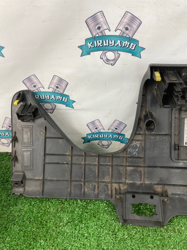 Консоль под рулевой колонкой Toyota Camry ACV30