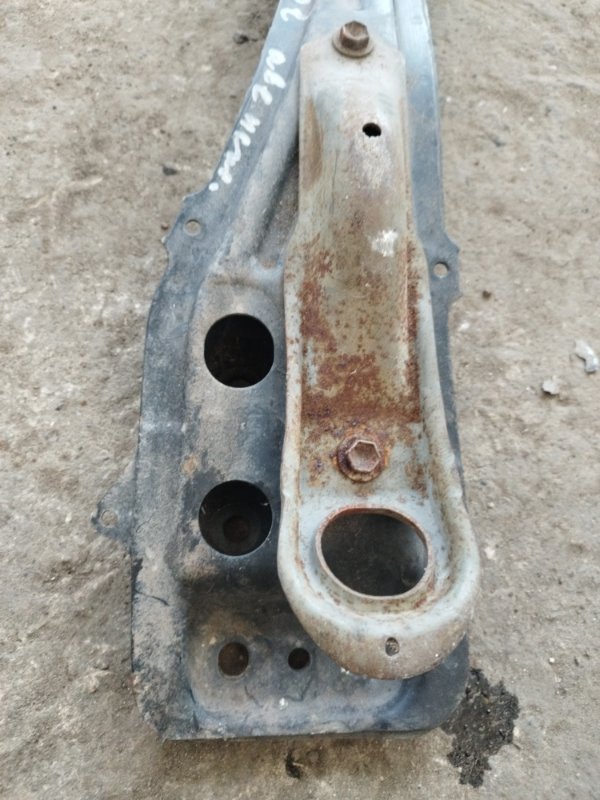 Балка продольная под ДВС Toyota Avensis T25