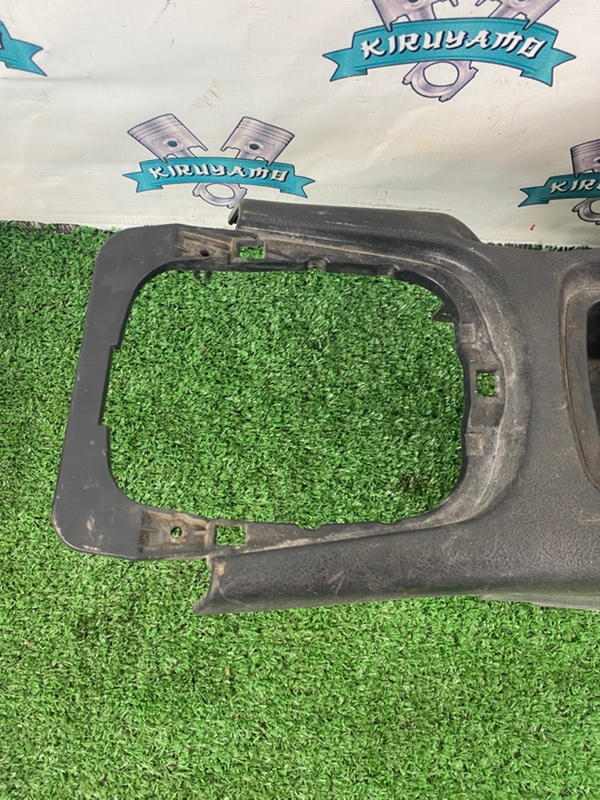 Подлокотник Mitsubishi Legnum