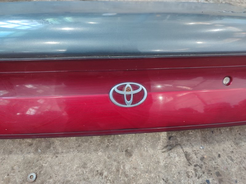 Крышка багажника Toyota carina 1993 ST190