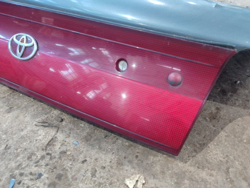 Крышка багажника Toyota carina 1993 ST190