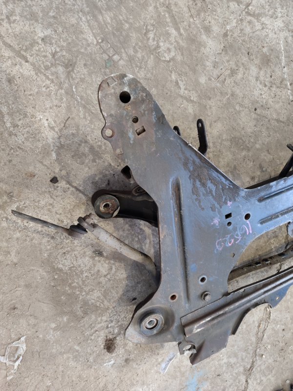 Балка подвески Peugeot 406