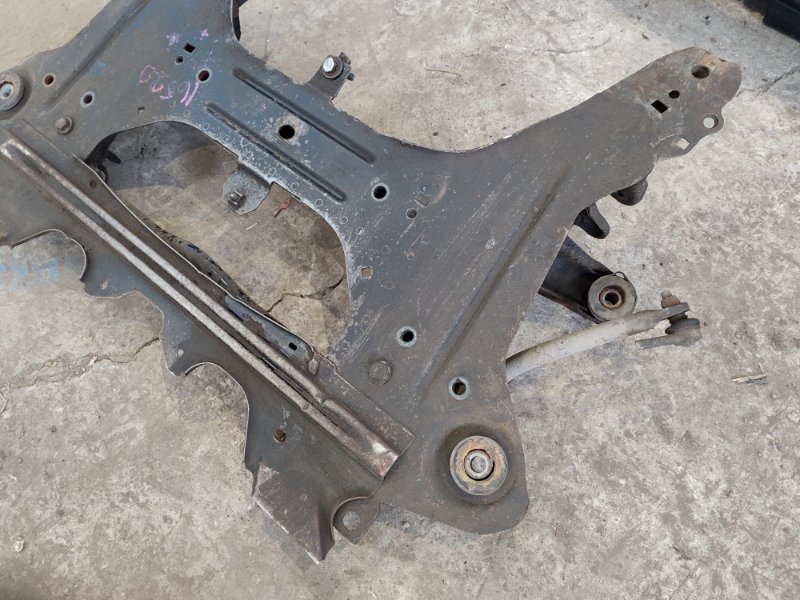 Балка подвески Peugeot 406