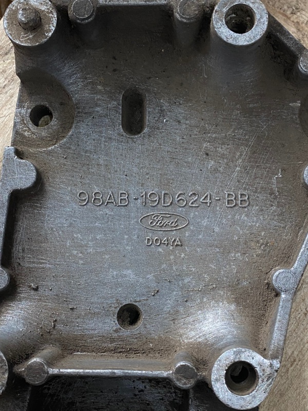 Кронштейн компрессора кондиционера Ford Focus 1