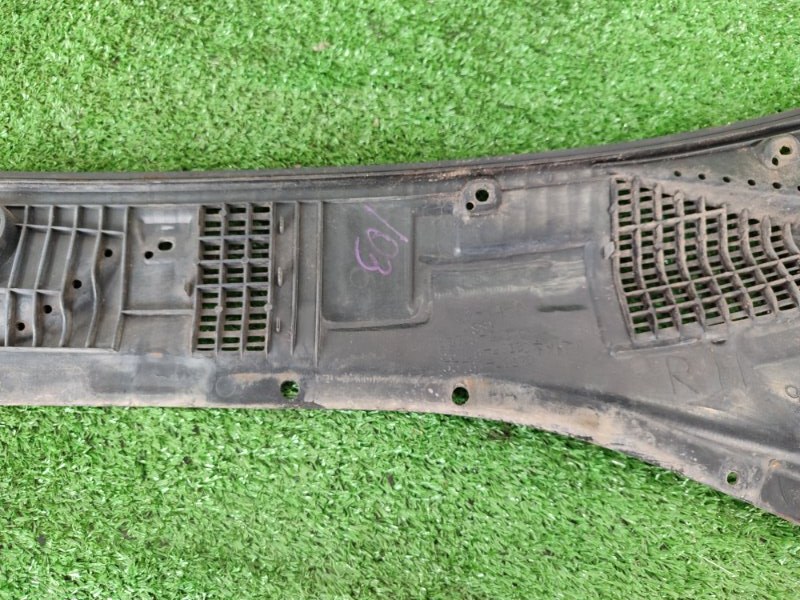 Решетка, жабо под дворники Toyota carina 1993 ST190