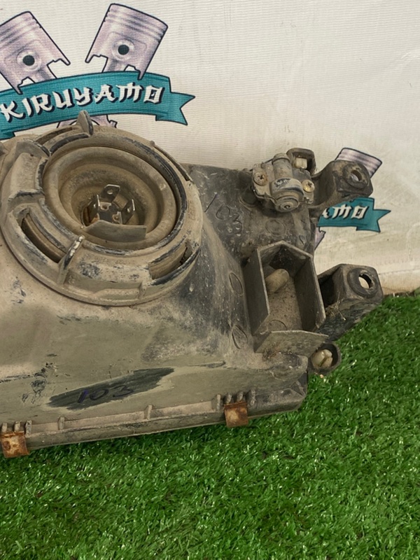 Фара галогеновая Toyota carina 1993 ST190