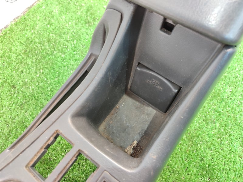 Подлокотник Toyota carina 1993 ST190