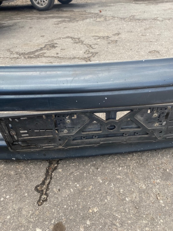 Бампер Toyota carina 1993 ST190