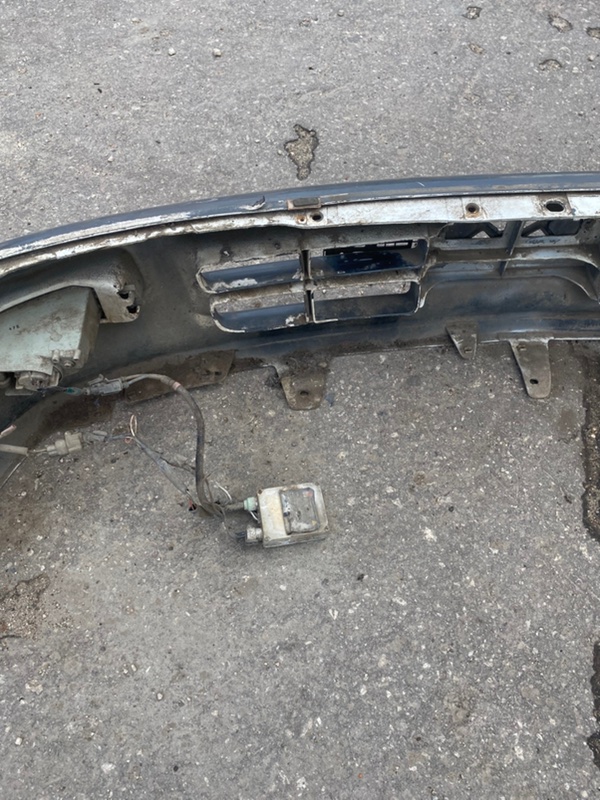 Бампер Toyota carina 1993 ST190